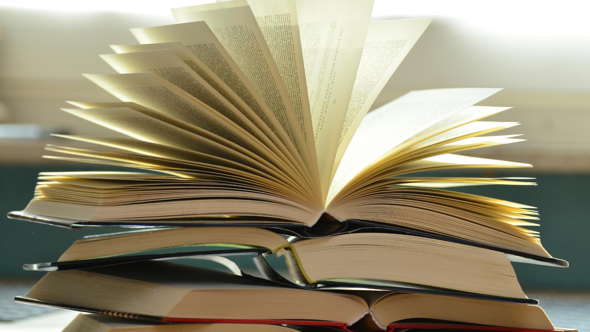 Buchmessen: aufgeschlagenes Buch